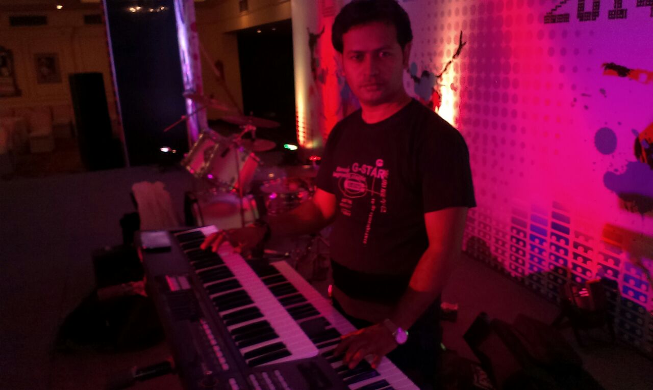 male keyboard player mumbai